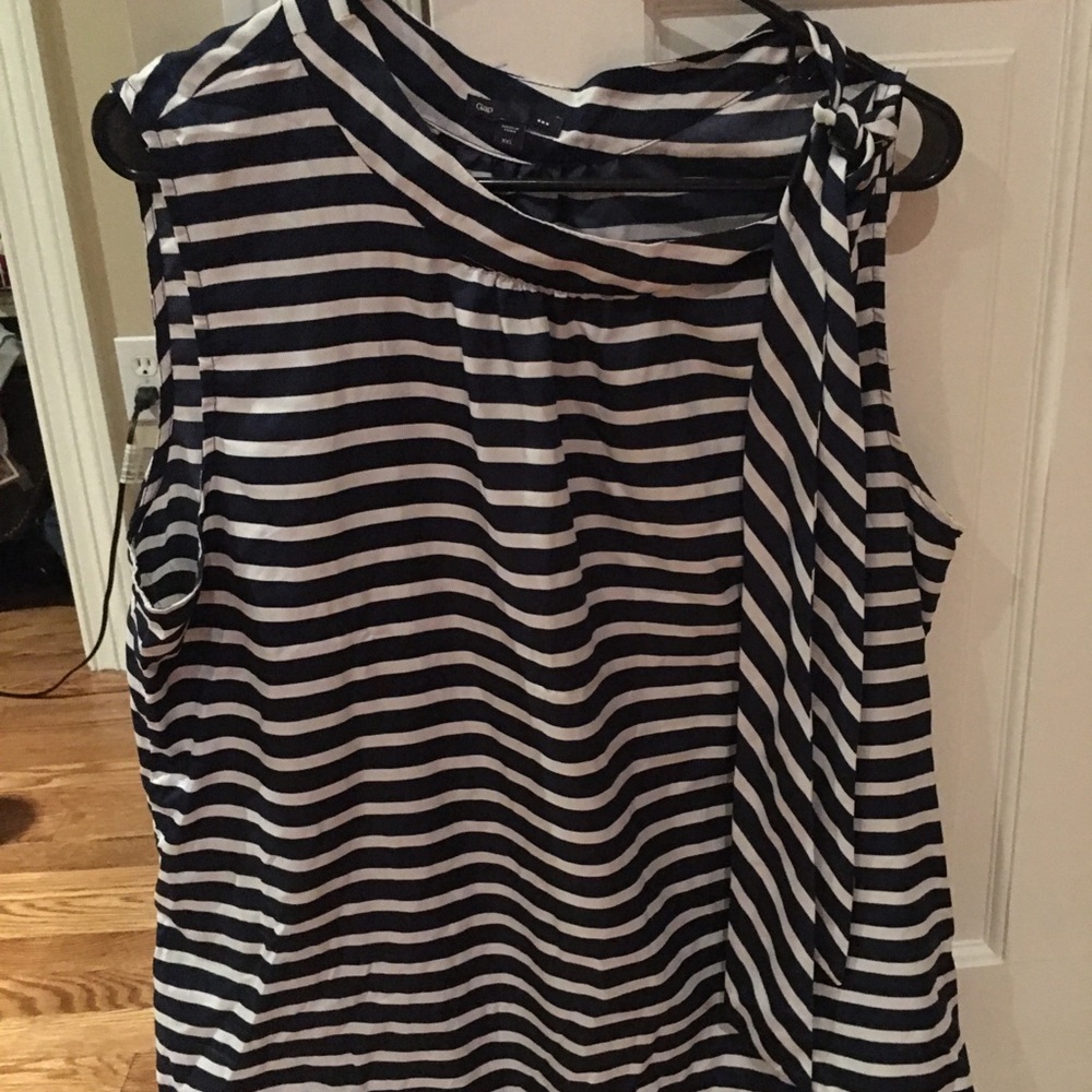 Gap sleeveless blouse